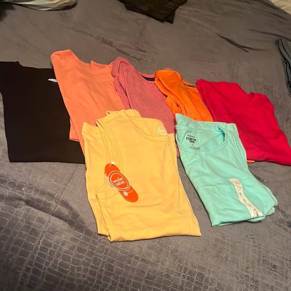 2 brand new tank tops 5 t shirts